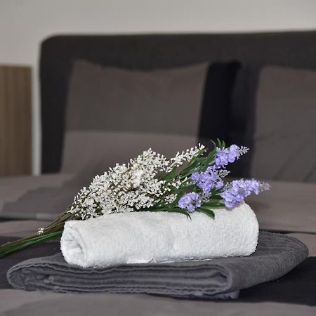 Filopappou Hill Apt Gtd8325 Appartamento Atene Esterno foto