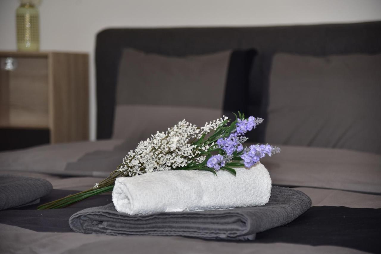 Filopappou Hill Apt Gtd8325 Appartamento Atene Esterno foto